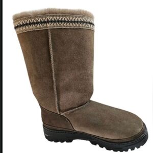UGG Classic Tall TrailGazer Hickory Brown in Womens Size 6, S/N 1158323